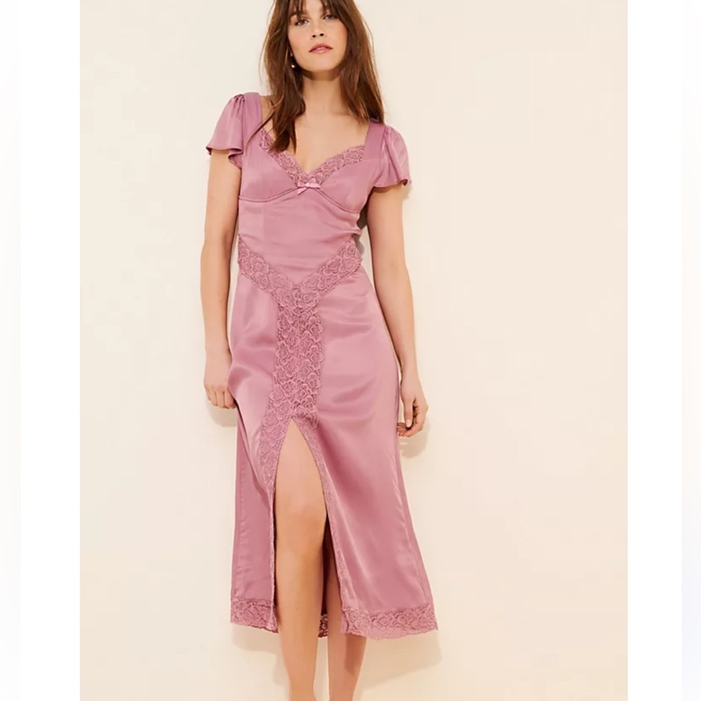 Pink Skies Midi Dress
NWOT
COLOR- Nostalgia Rose
Free People